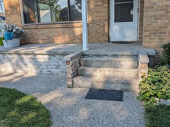 2nd image of 318 S Mercer St