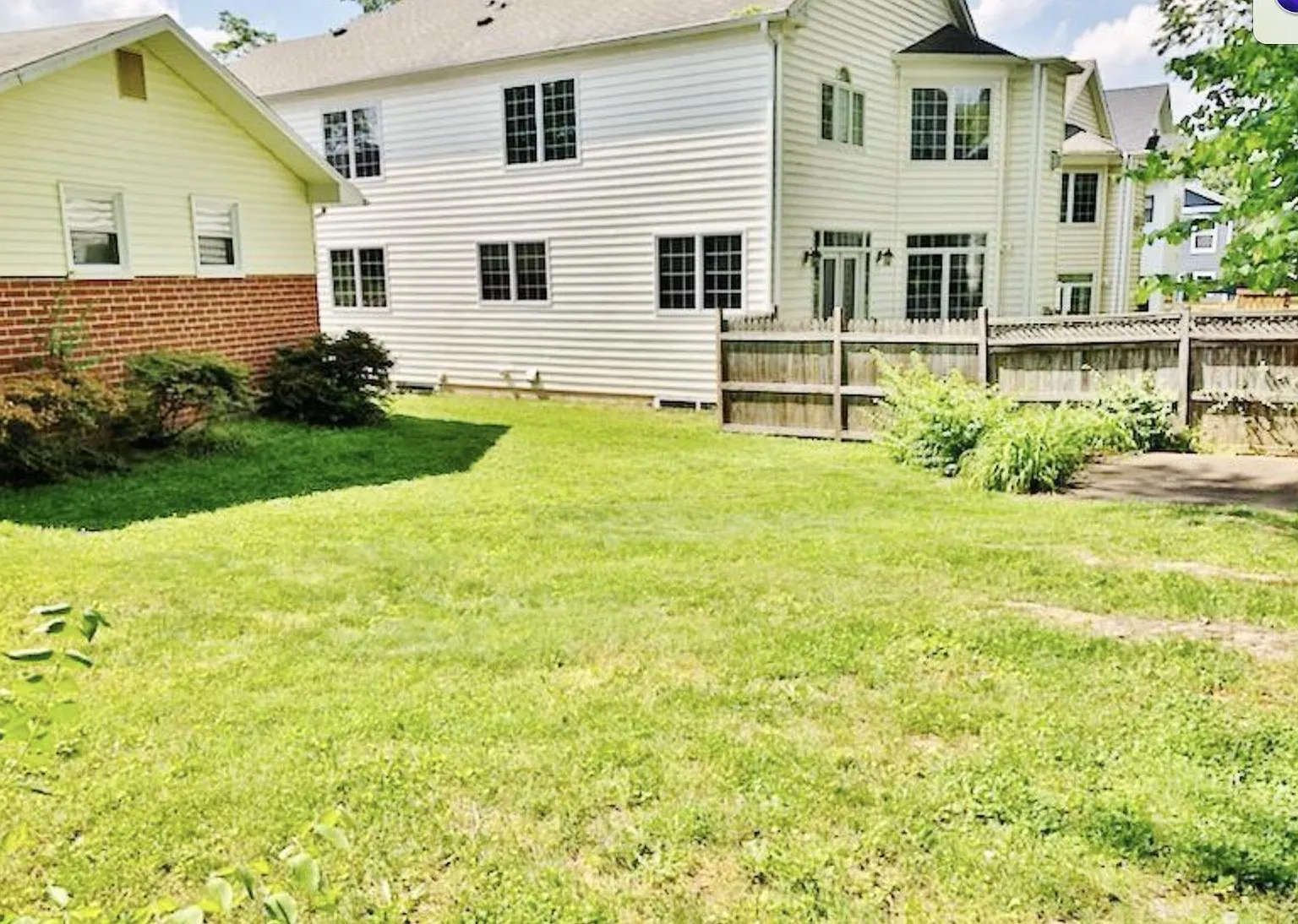 10107 Dickens Ave — Photo 3