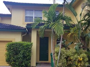 703 NE 195th St, Miami, FL 33179