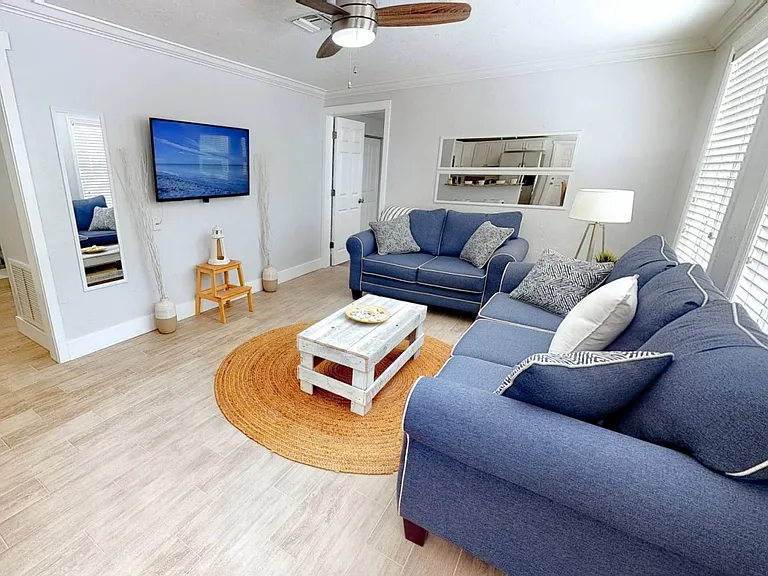 3505 Almeria Ave — Photo 6