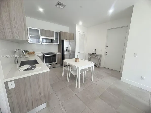 1045 NE 18th Ave #304, Fort Lauderdale, FL 33304