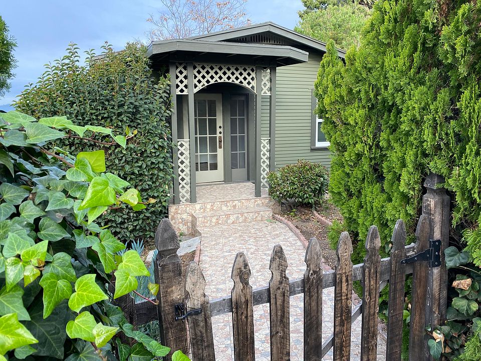 front with private entrance