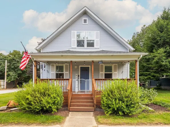 201 Will St, Kouts, IN 46347