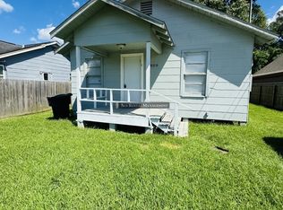 1808 N 19th St, Nederland, TX 77627