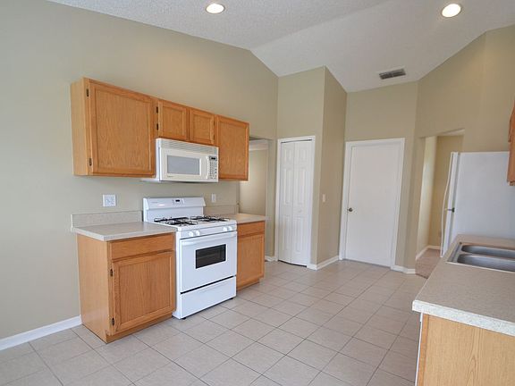 4th image of 15544 Hidden Lake Cir