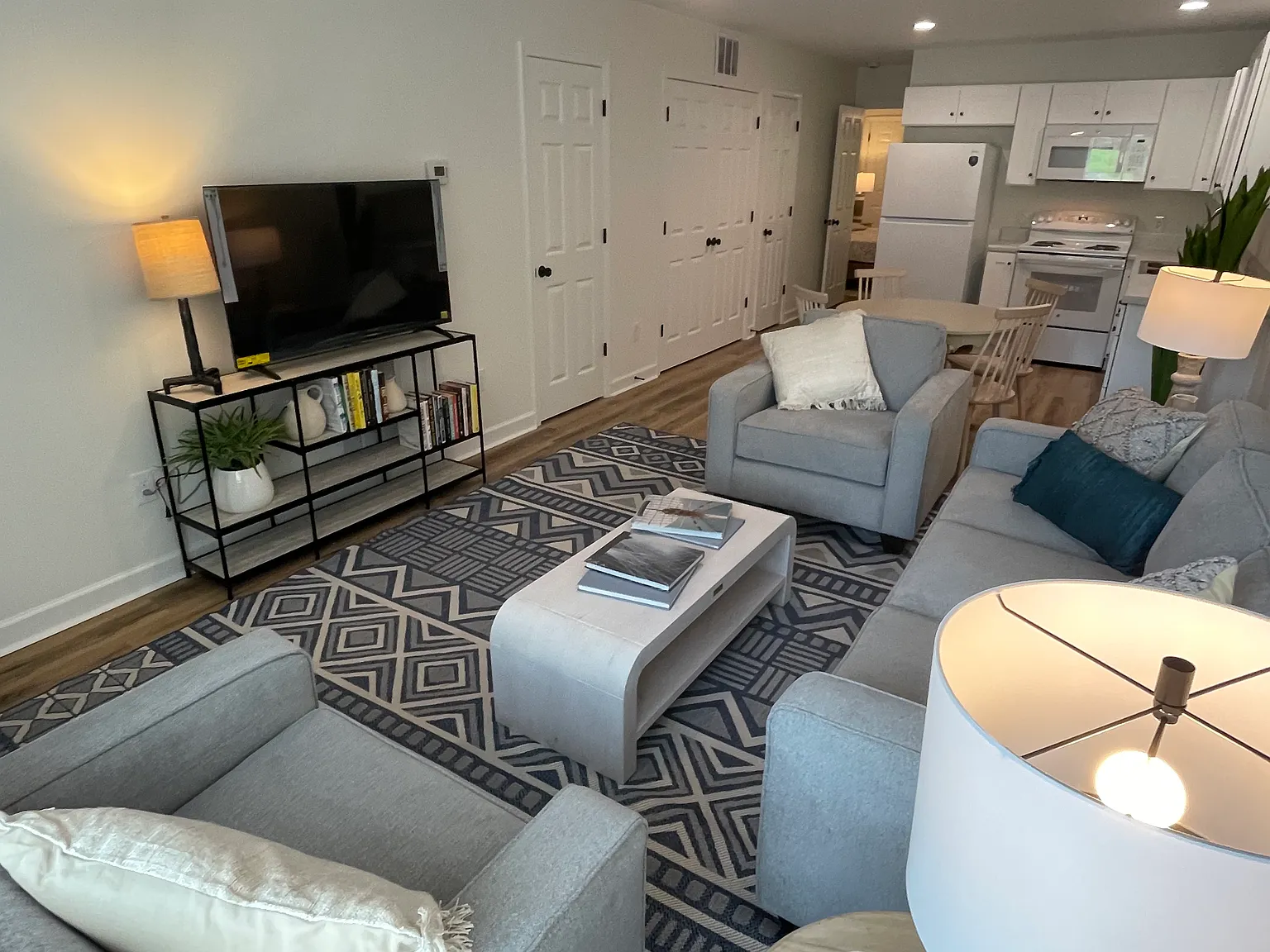 3 bed, 2.5 bath, 1200 sqft, $2,000 — Photo 4