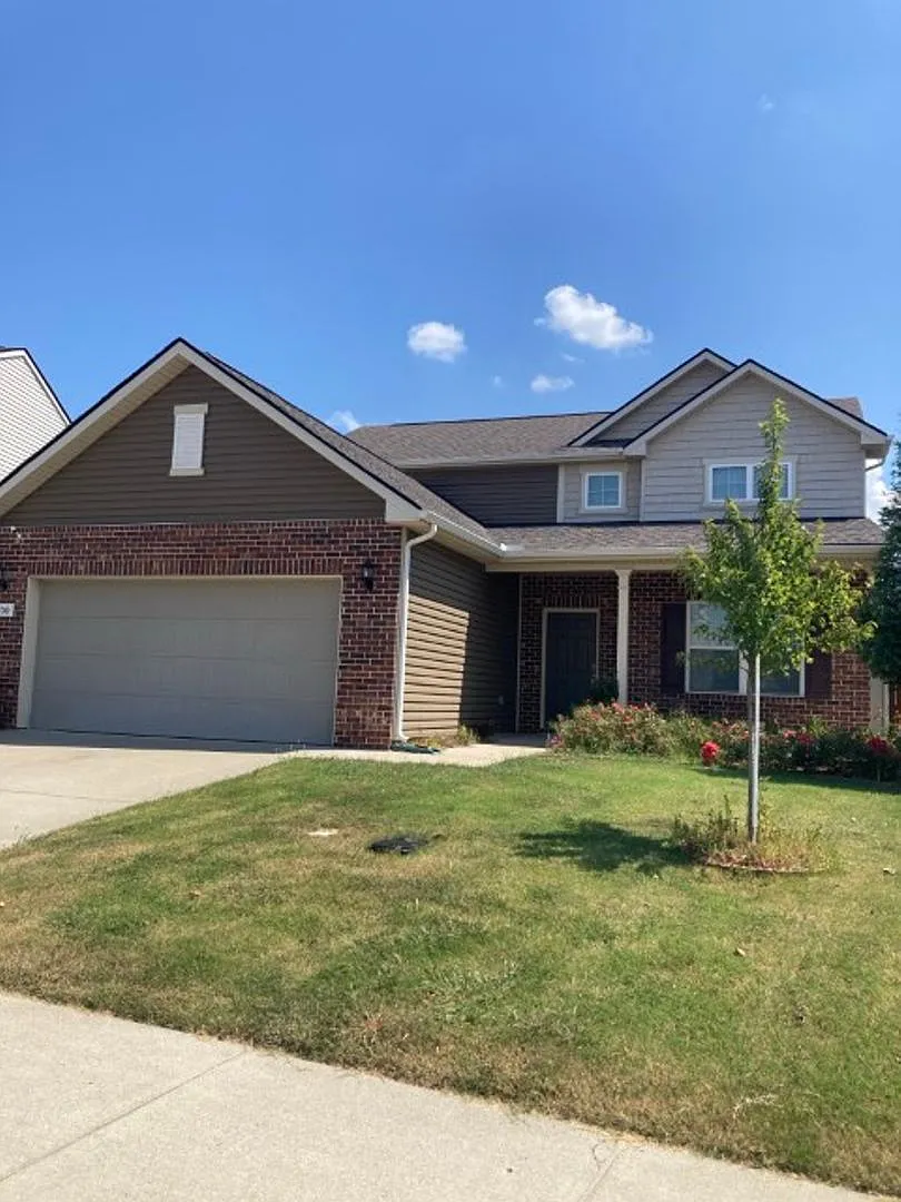 Well Appointed 2 Story Home in Lebanon — Photo 1