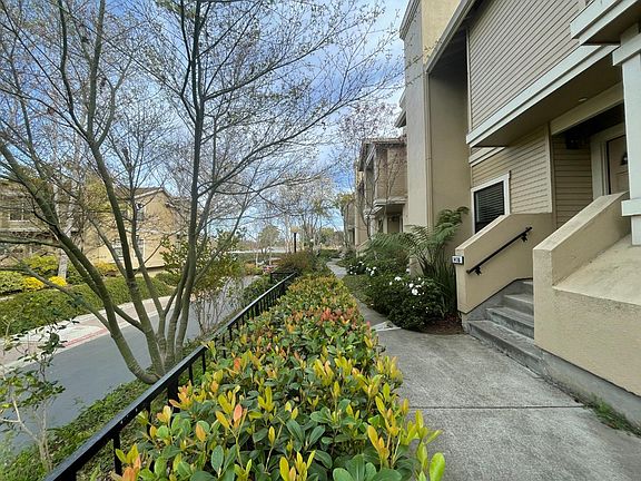 2nd image of 943 La Mesa Ter Unit F