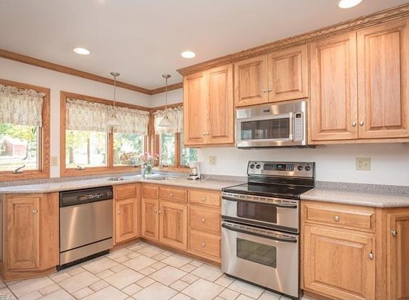 2nd image of 1724 Shady Ln