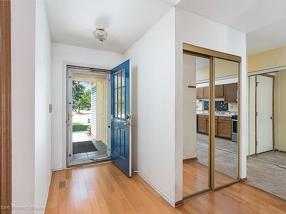 3rd image of 3139 Village Green Dr