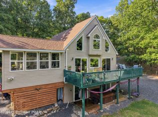 161 Lakewood Dr, Dingmans Ferry, PA 18328