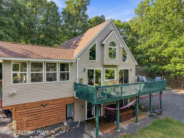 161 Lakewood Dr, Dingmans Ferry, PA 18328