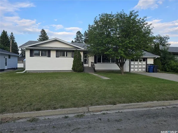 212 8th STREET E, Wynyard, SK S0A 4T0