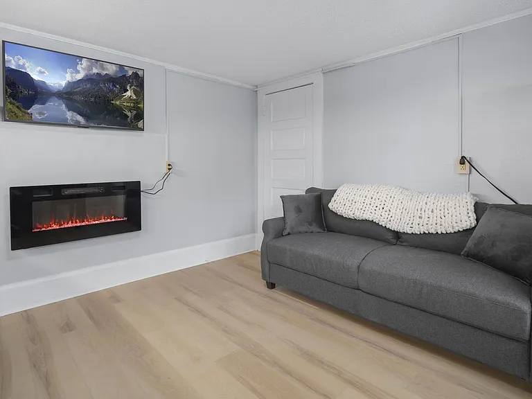 104 Harvard Pl — Photo 143