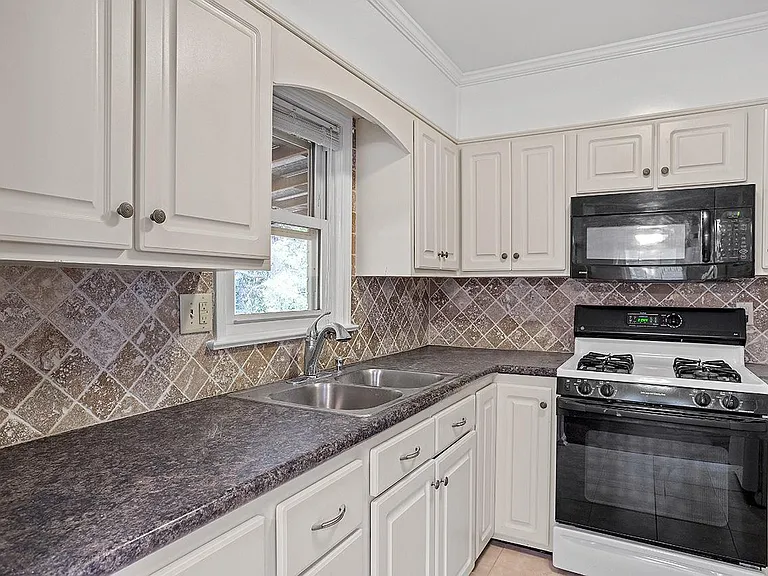 2111 Tudor Pl — Photo 11