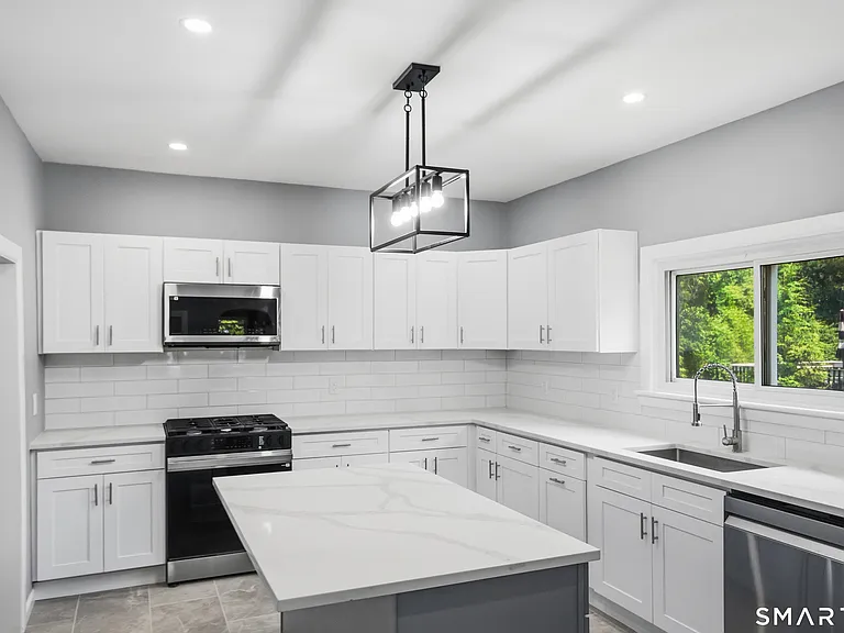 275 Riverview Ave — Photo 5