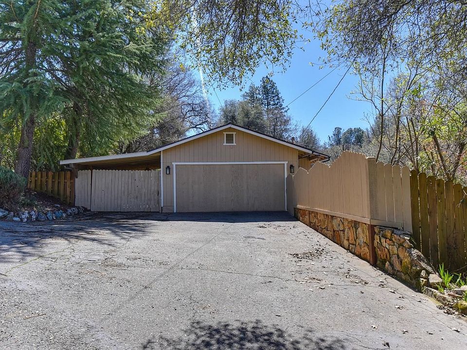 1st image of 2750 Debbie Ln