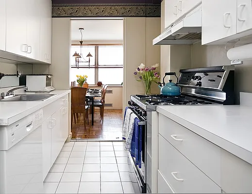 Sold by Sloane Square | media 8