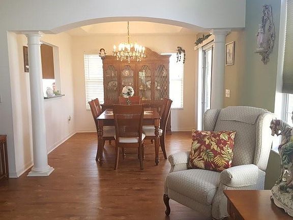 3rd image of 2105 Inez Ln
