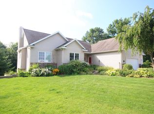 6694 Fencerow Ct SE, Caledonia, MI 49316