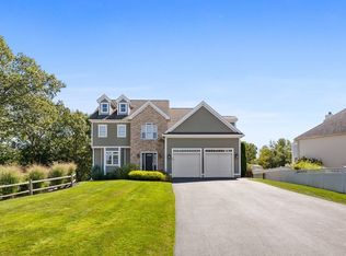 9 Vinegar Hill Dr, Saugus, MA 01906