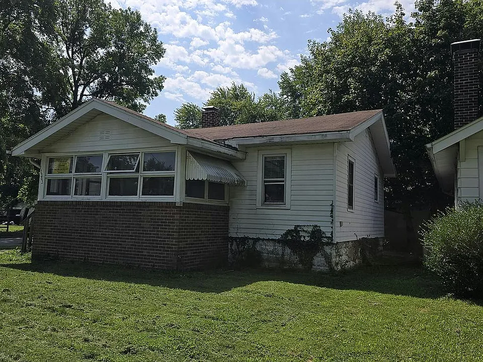 1363 E Johns Ave