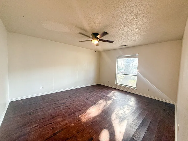 612-614 Towne House Ln — Photo 14