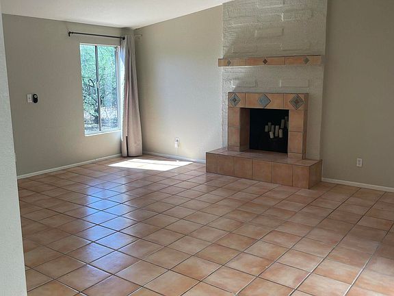 3rd image of 2031 N Camino Alicante