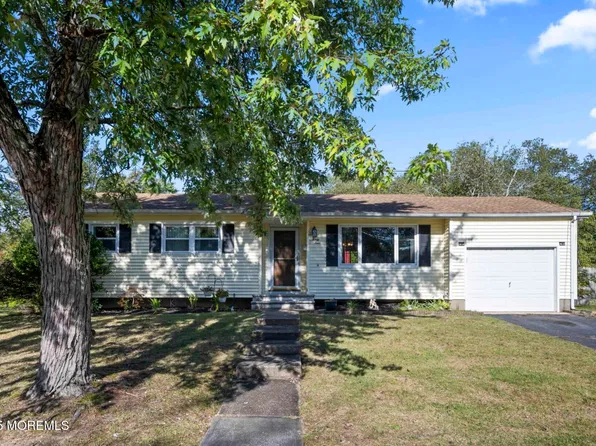 34 Drexel Drive, Jackson, NJ 08527