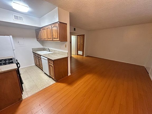 3rd image of 5435 Bellingham Ave APT 205