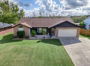 27812 Lois Dr, Tavares, FL 32778