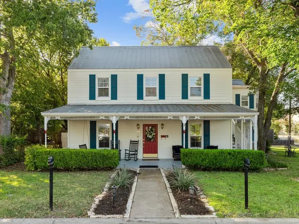 305 S Orange St, Fredericksburg, TX 78624