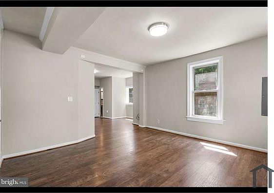 5th image of 4035 Grant St NE
