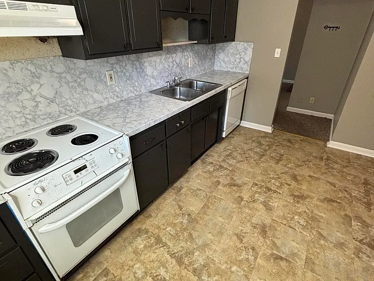 319 Idlewylde Dr #14 — Photo 5