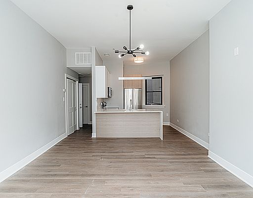 4th image of 1421 N Dearborn St APT 401