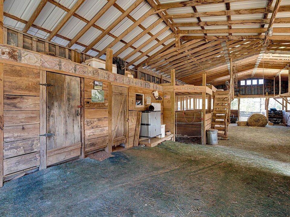 37th image of 200 Reavley Rd