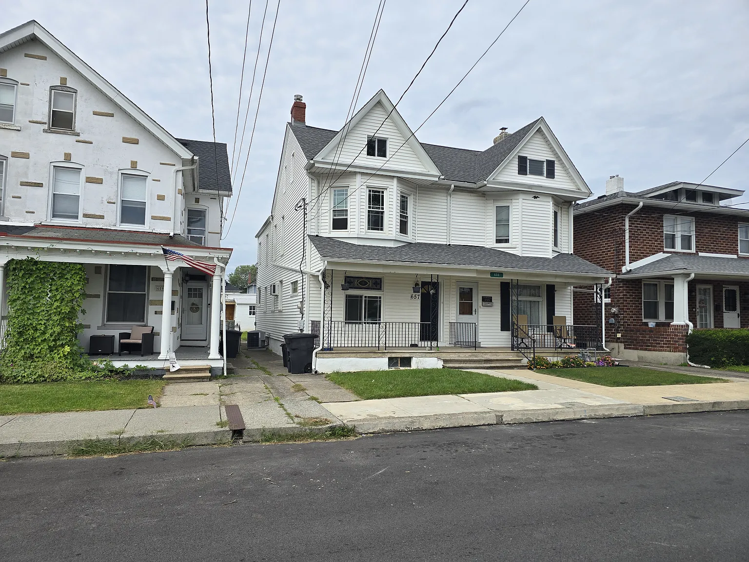 4 bed, 2.5 bath, 1625 sqft, $2,650 — Photo 1