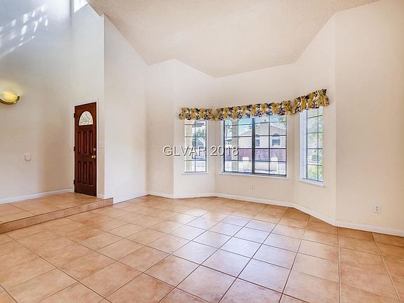 4th image of 888 Dianne Dr