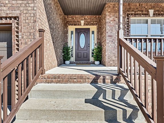 3rd image of 1467 Raven Rd