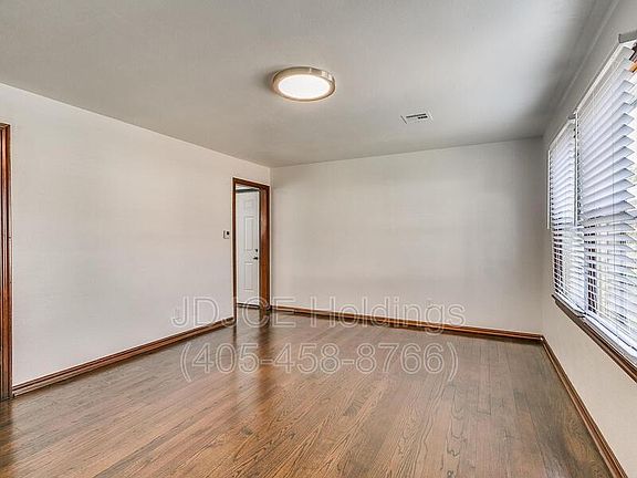 3rd image of 204 E Douglas Dr