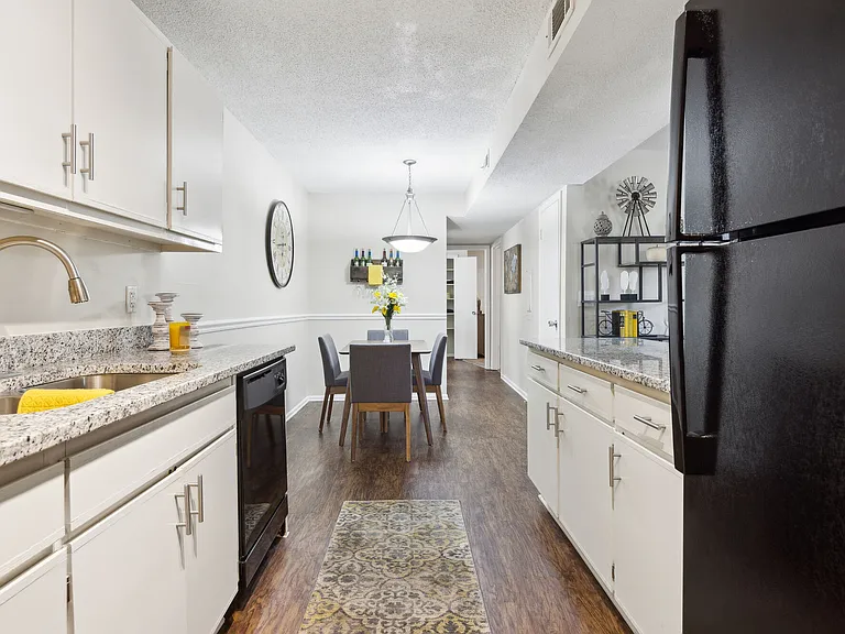 Springtree Apartments — Photo 16