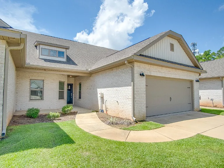 713 Brambling Ct — Photo 2