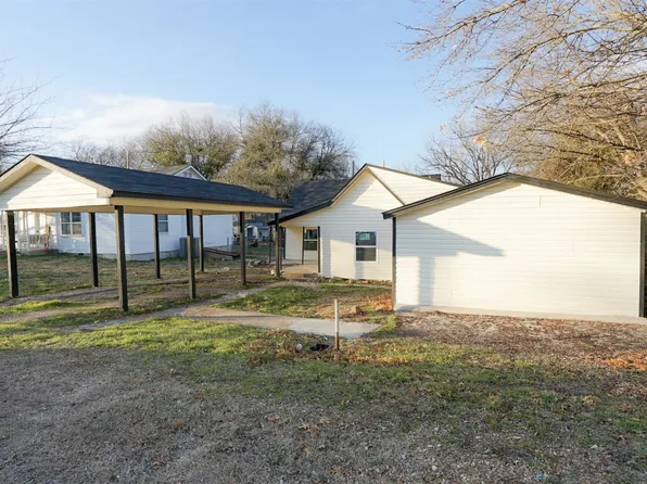 104 W Locust St, Whitewright, TX 75491