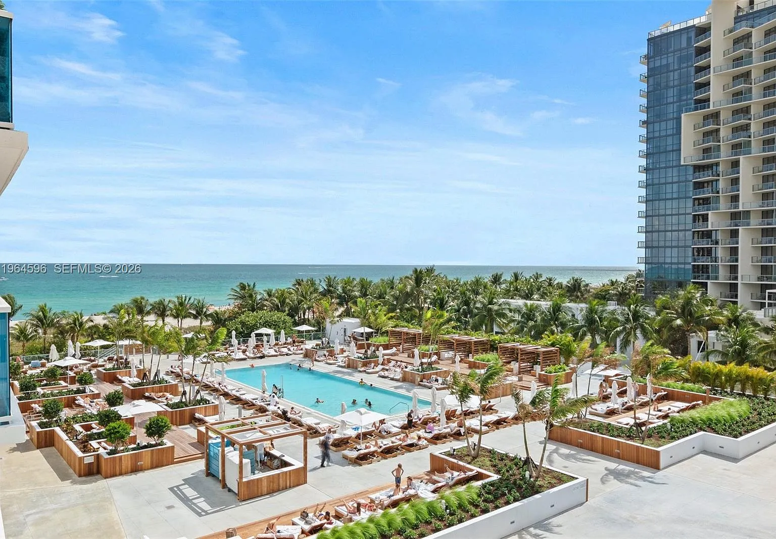 Roney Palace Condo — Photo 4
