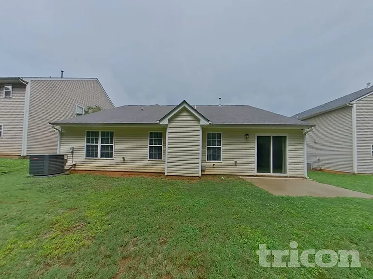 6235 Leslie Dr — Photo 17