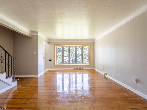 4th image of 329 Halle Dr