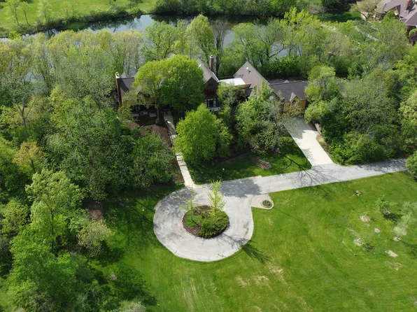 8425 S Hickory Ct, Burr Ridge, IL 60527