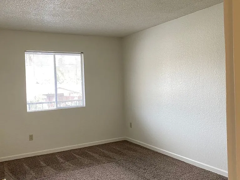 4210 Main St — Photo 8