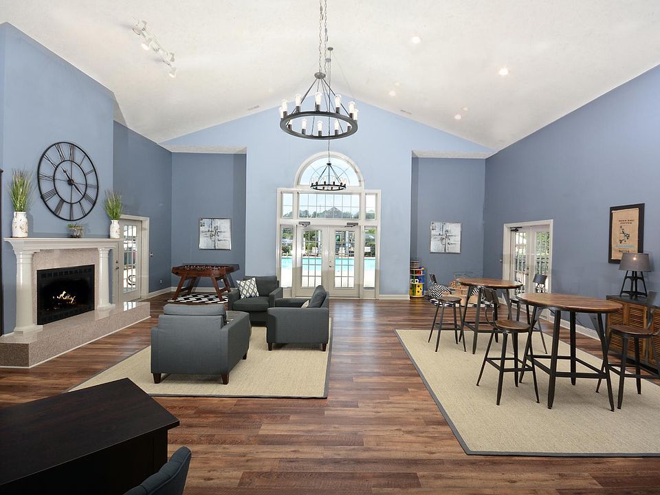 2nd image of 526 Regency Dr Unit 101