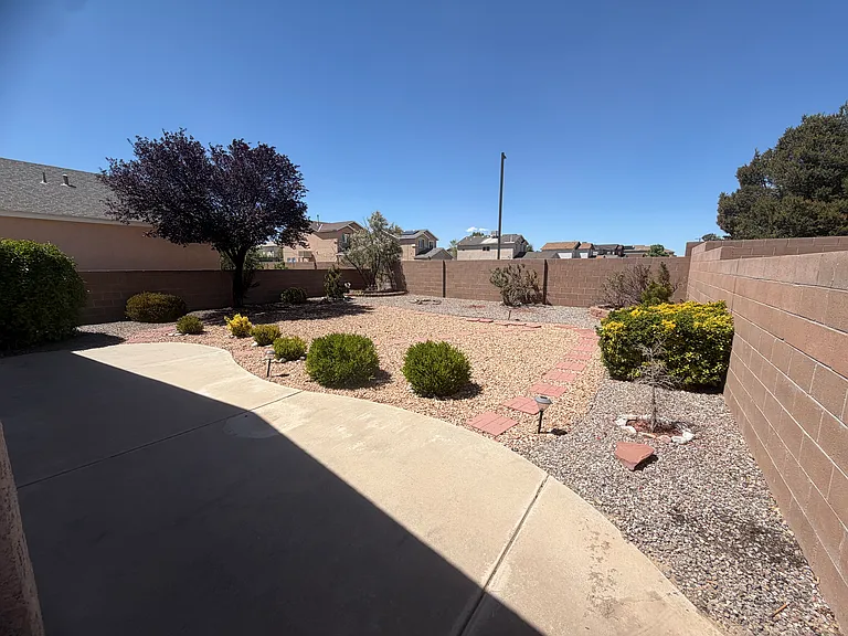 6243 Calle Feliz NW — Photo 21